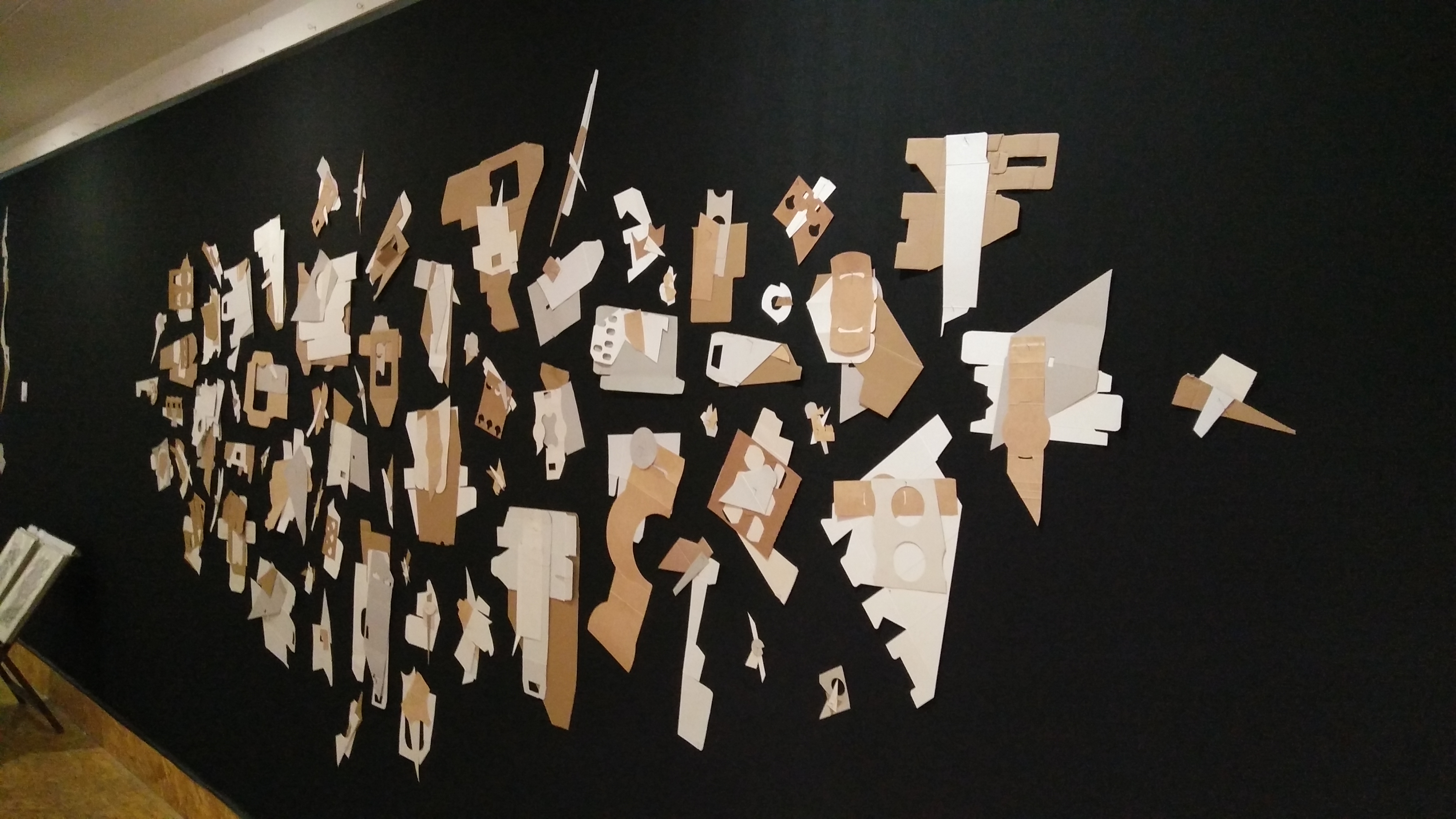 JARDÍN III (detalle), 2016 cartón industrial sobre tela 460x240cm